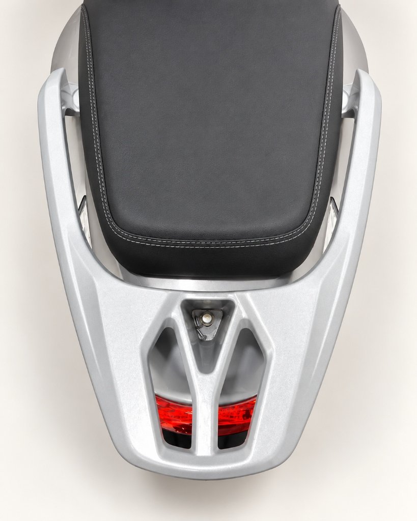Spoiler Carrier & Seat